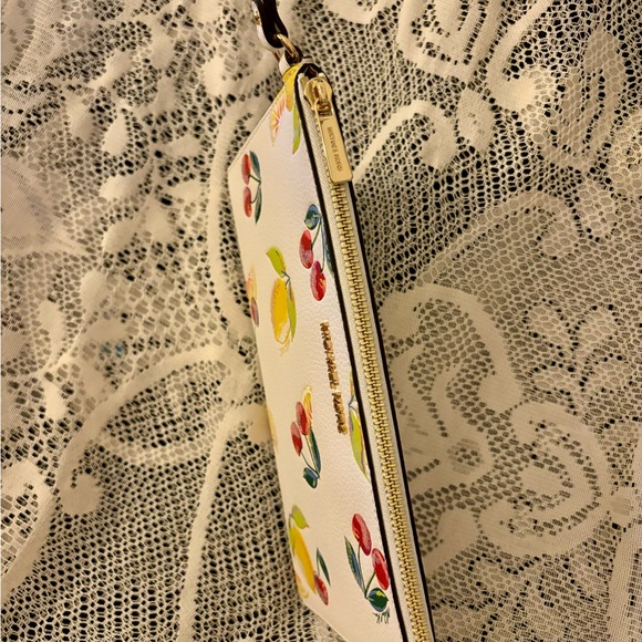 NWT Michael kors Jet Set Travel Large Sequined Fruit Print Wristlet - Picture 5 of 8